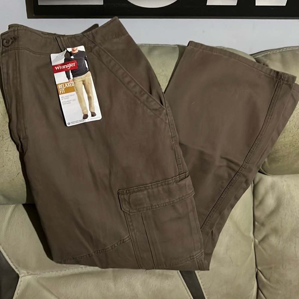 Wrangler Cargo Original Relaxed Fit Pants. NWT  Size 38/30